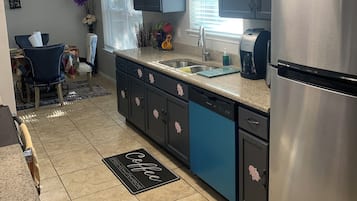 Mikrowelle, Ofen, Herdplatte, Geschirrspüler