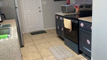 ميكروويف، فرن، موقد طهي مسطح، غسالة أطباق