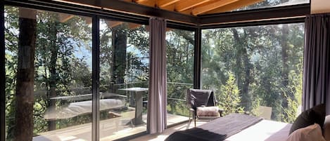 1 habitación, tabla de planchar con plancha, internet y ropa de cama