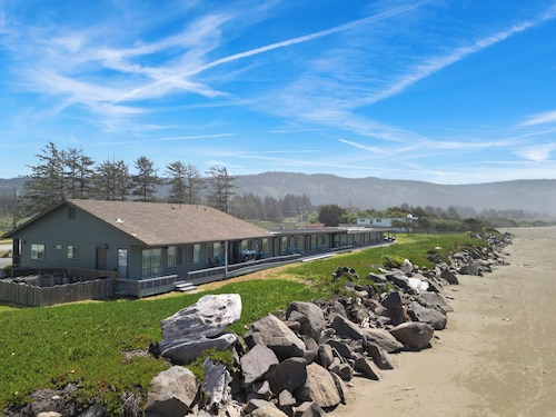 Crescent Beach Motel