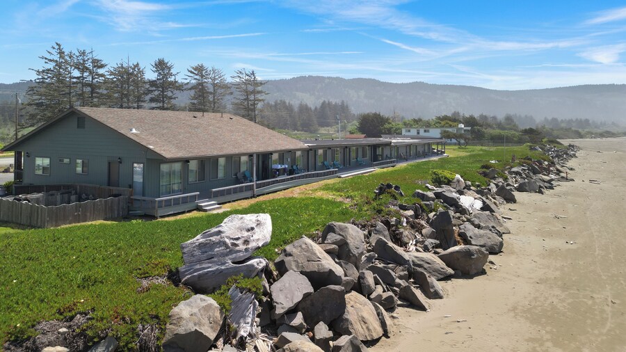 Crescent Beach Motel