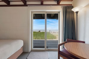 Chambre simple, 1 grand lit, vue sur la mer | Accès au Wi-Fi (inclus)