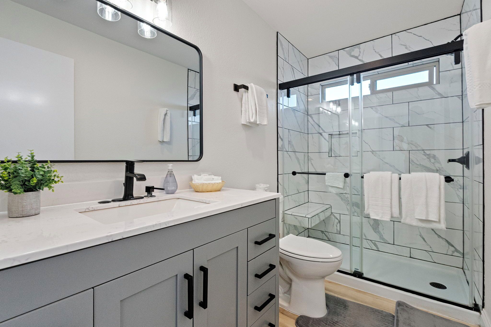 Deluxe-suite - havudsigt - ved stranden | Badeværelse | Designertoiletartikler, hårtørrer, håndklæder, Sæbe