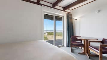 Muebles diferentes, escritorio y wifi gratis
