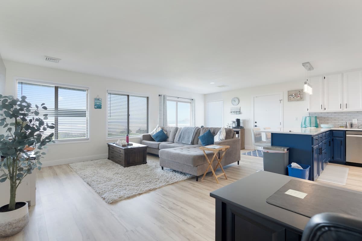 Suite Deluxe, vista al mar | Área de sala de estar