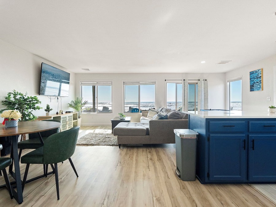 Individually furnished, desk, laptop workspace, free WiFi