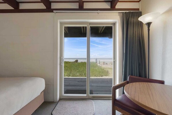 Single Room, 1 Queen Bed, Sea View | Individually furnished, desk, free WiFi - Crescent Beach Motel (Crescent City)