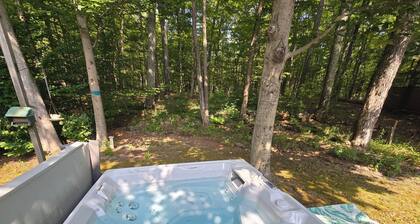 Rural Tiny Home + Hot Tub. LGBTQ-friendly!