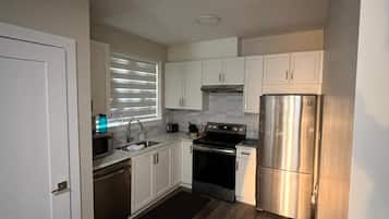 Micro-ondes, four, plaque de cuisson, lave-vaisselle