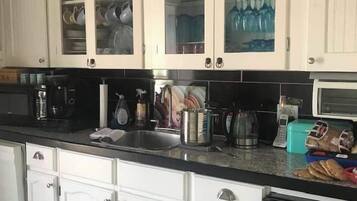 Free daily self-serve breakfast