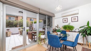 Dining - Central Braddon Retreat near Cafes and Culture (Braddon)