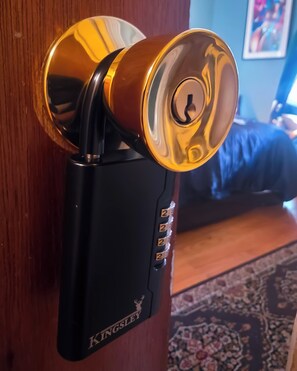 Unclassified image, 4 of 15, button