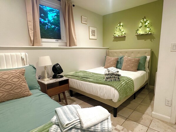 3 bedrooms, iron/ironing board, WiFi, bed sheets