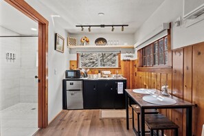 Cabin, Mountain View | Private kitchen