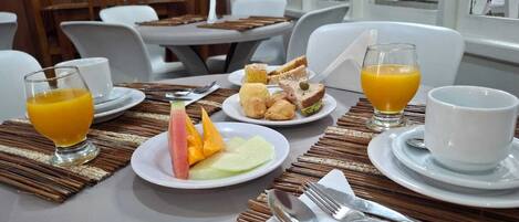 Free daily buffet breakfast