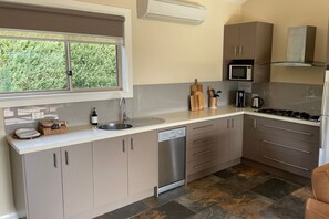 Fridge, microwave, stovetop, dishwasher