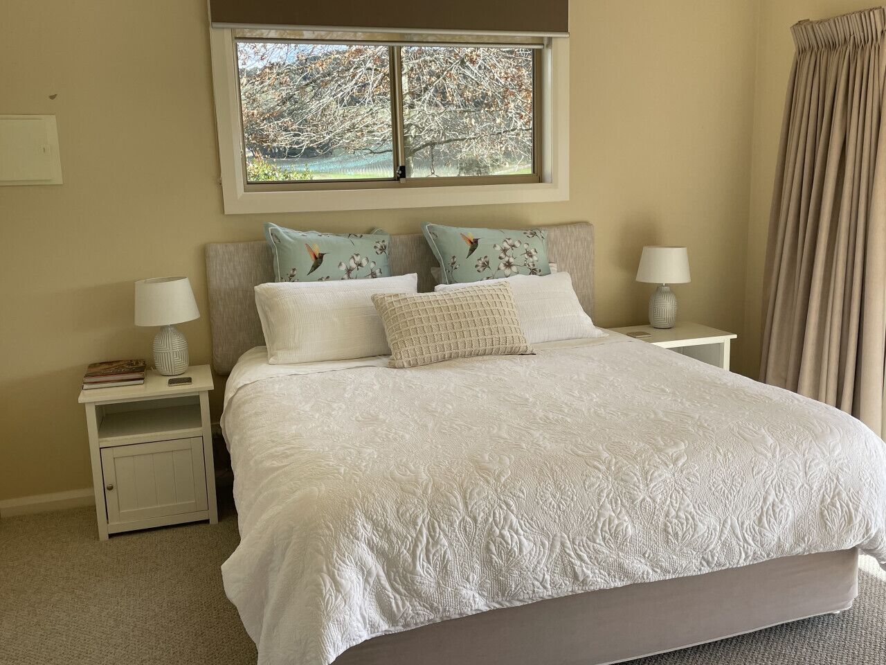 1 多间卧室、办公桌、熨斗/熨衣板、旅行婴儿床