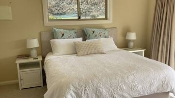 1 多间卧室、办公桌、熨斗/熨衣板、旅行婴儿床