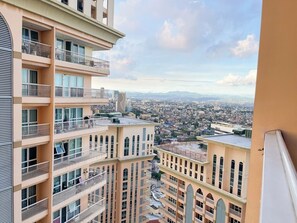 Property grounds - Cozy Condo in Venice BGC with balcony #vlrtc28C (Taguig)