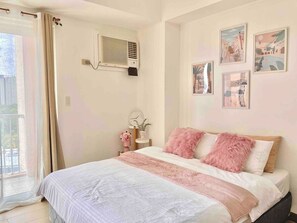 1 bedroom, iron/ironing board, WiFi, bed sheets - Spacious BGC Retreat Near Venice #vlra24e (Taguig)