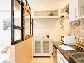 Fridge, microwave, stovetop, dishwasher