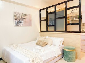 1 habitación, tabla de planchar con plancha, wifi y ropa de cama