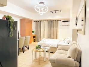 1 habitación, tabla de planchar con plancha, wifi y ropa de cama