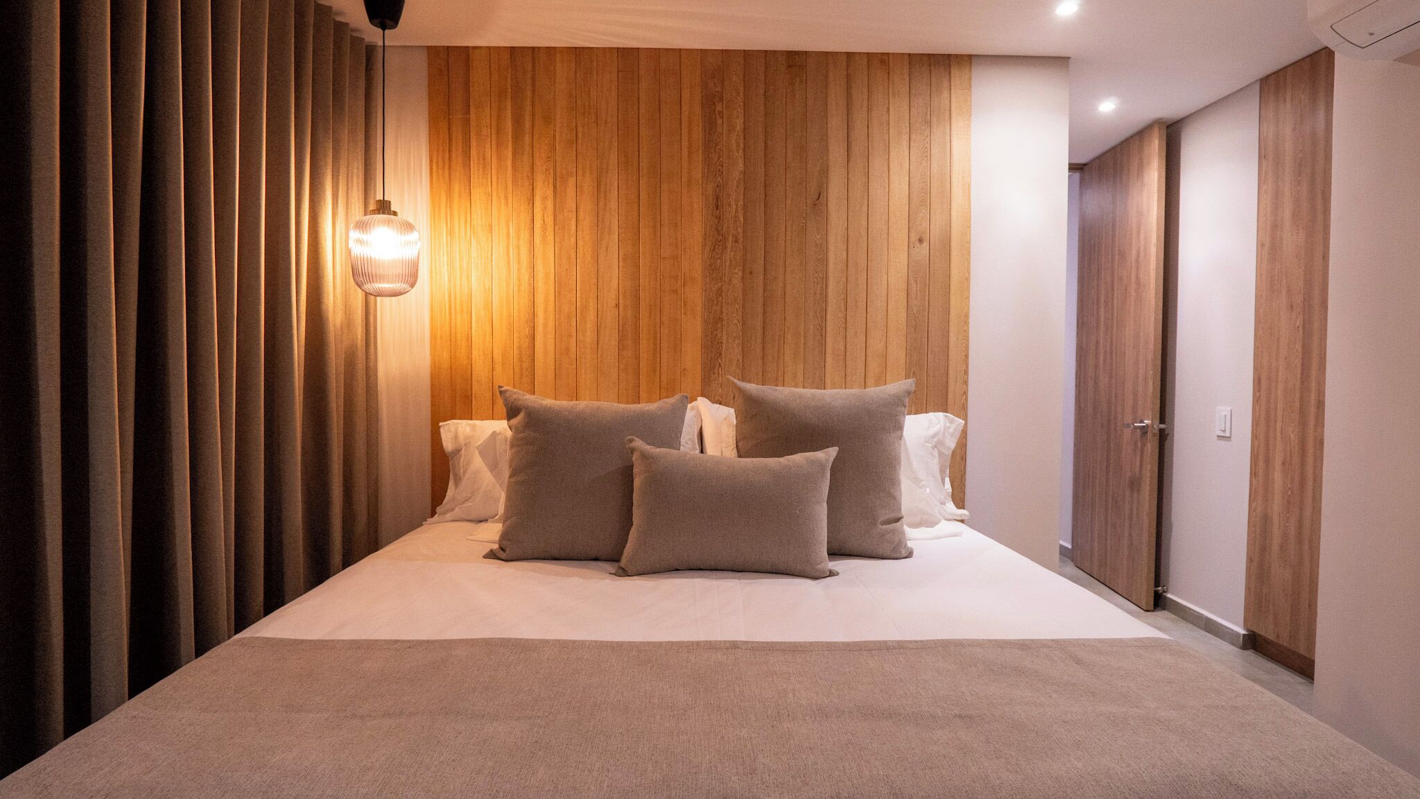 Een laptopwerkplek, gratis wifi