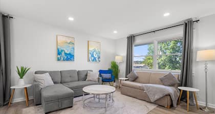 Upscale Old Town Views 3BD Lux