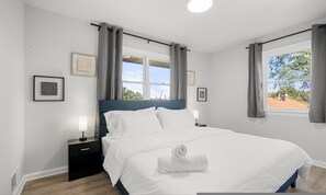 Apartment | 3 bedrooms - Upscale Old Town Views 3BD Lux (Alexandria)