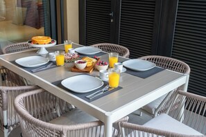 تناول الطعام