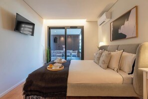 3 habitaciones, tabla de planchar con plancha y cuna de viaje 