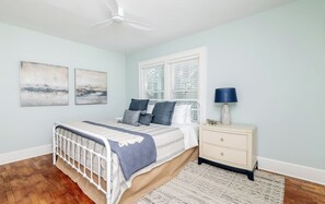 4 bedrooms, iron/ironing board, WiFi, bed sheets