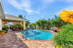 Pool - welcome to Casa del Sol.
let it be your charming retreat! (Cape Coral)