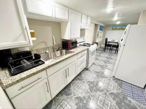 Micro-ondas, fogão, cooktop, lava-louças