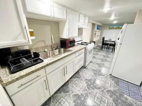 Micro-ondas, fogão, cooktop, lava-louças