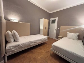 3 chambres, fer et planche à repasser, lit de bébé portatif, Wi-Fi