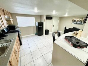 Mikrobølgeovn, ovn og kokeplater