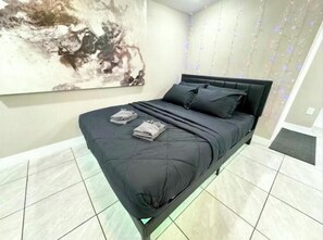 1 soverom, internettilgang og sengetøy