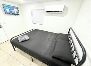 1 bedroom, internet, bed sheets