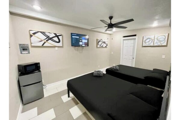 1 bedroom, iron/ironing board, internet, bed sheets