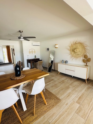 Dining - Salty Beach - NBBC- 1 bedroom beachfront (Marigot)