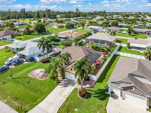 Exterior - cozy 2 bedroom one Bath Apartment, fully equipped kitchenette, pool access (Cape Coral)