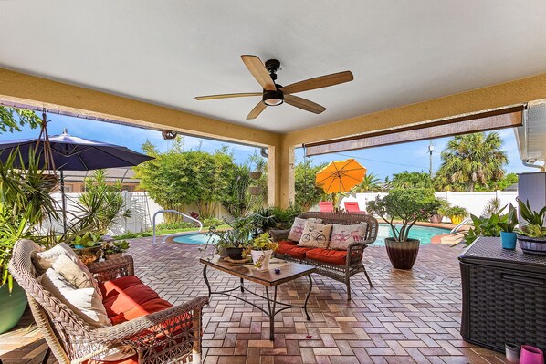 Terrace/patio - cozy 2 bedroom one Bath Apartment, fully equipped kitchenette, pool access (Cape Coral)