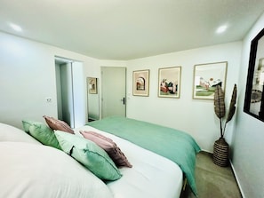 Iron/ironing board, travel crib, WiFi, bed sheets