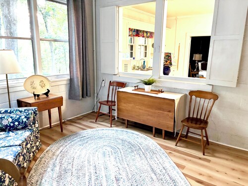  Rustic, yet cozy 4 bedroom house minutes from Longwood and Hampden-Sydney