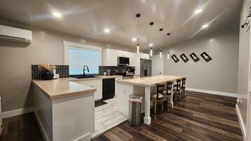 Micro-ondes, four, plaque de cuisson, lave-vaisselle