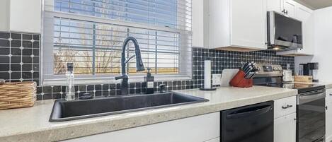 Microwave, oven, stovetop, dishwasher