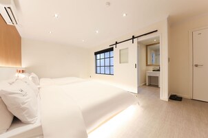 家庭双床房, 城市景观 | 办公桌、笔记本电脑工作区、隔音、免费 WiFi