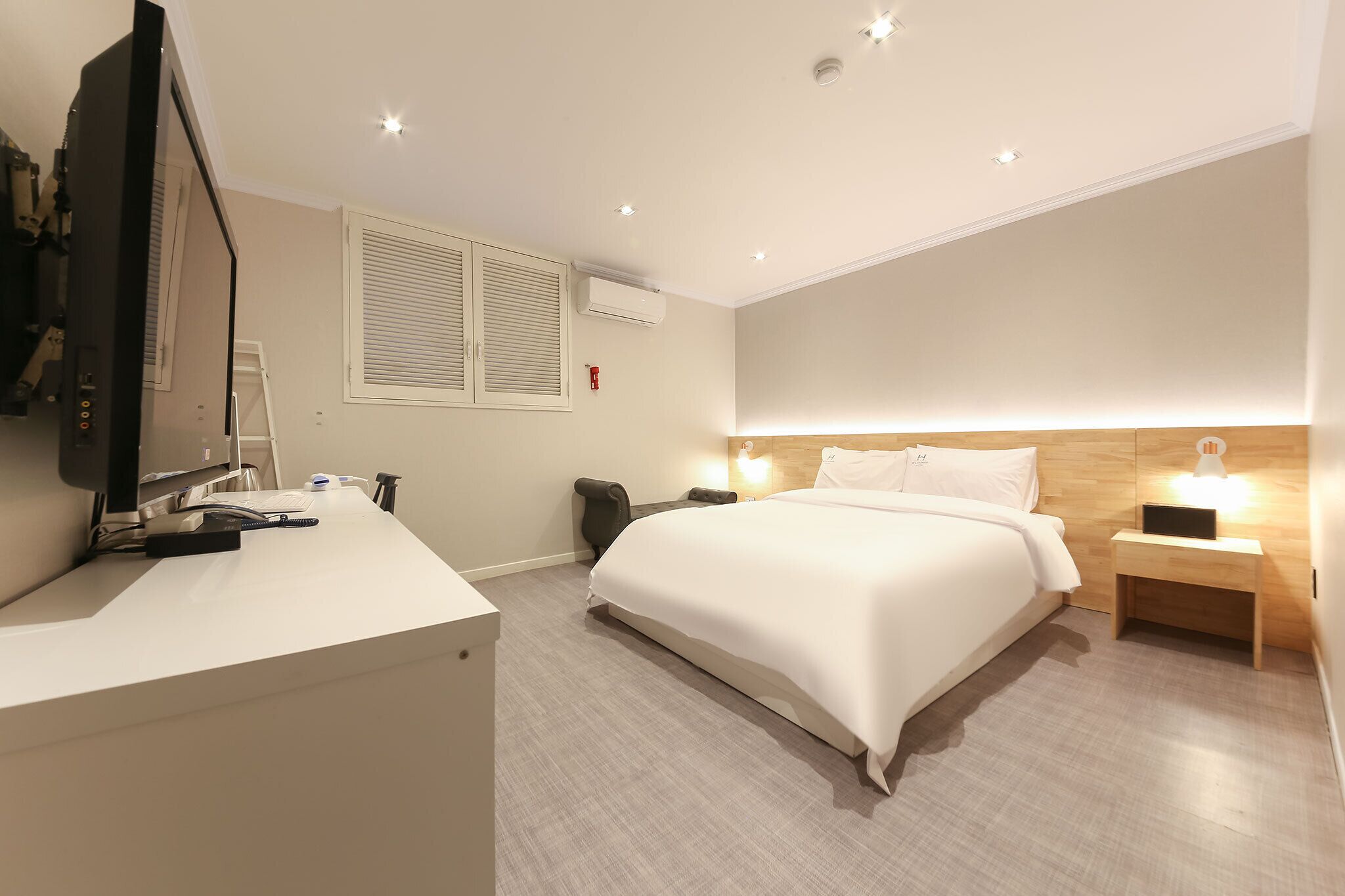 Quarto luxo, vista para a cidade | Escrivaninha, espaço de trabalho para notebook, quartos à prova de som